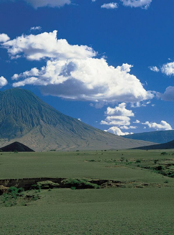 Mount_Oldonyo_Lengai_07